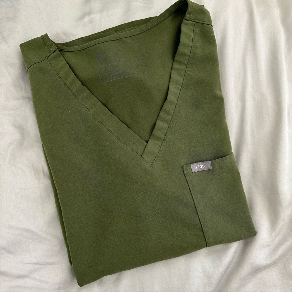 Dark Olive Catarina Figs One-Pocket Scrub Top (W)
